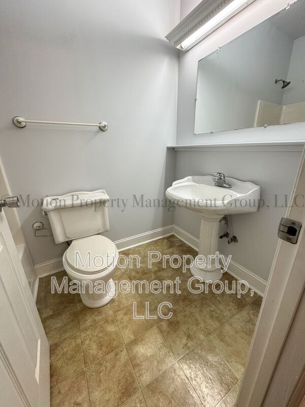 Building Photo - 6920 Northside Dr