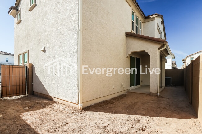 Building Photo - 10138 E Ulysses Ave