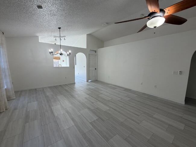 Building Photo - Updated 3-Bedroom Home for Rent – West Jacksonville