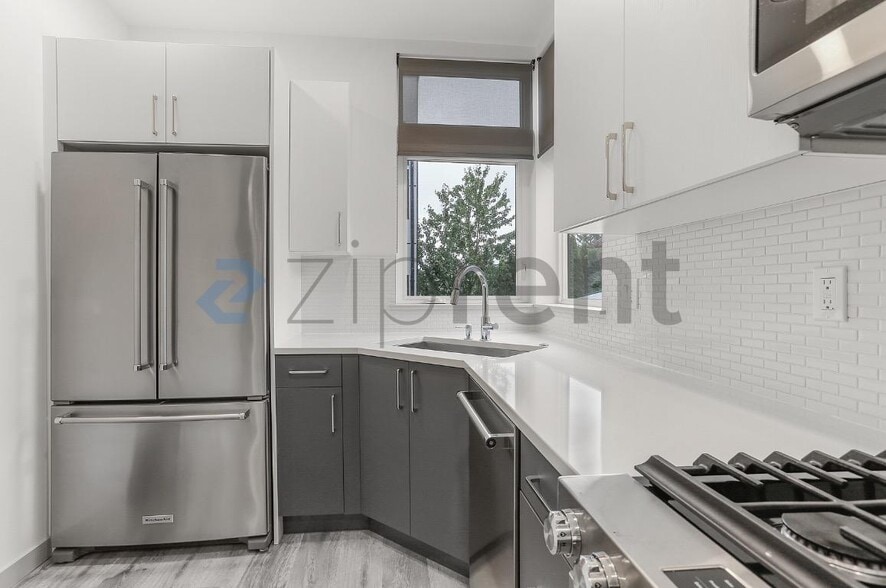 Building Photo - Unit C