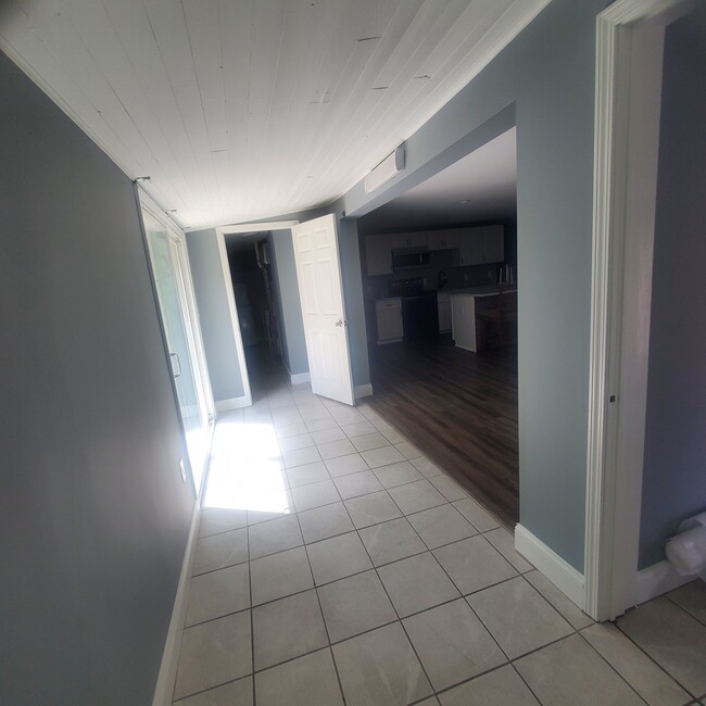 Building Photo - Cedar