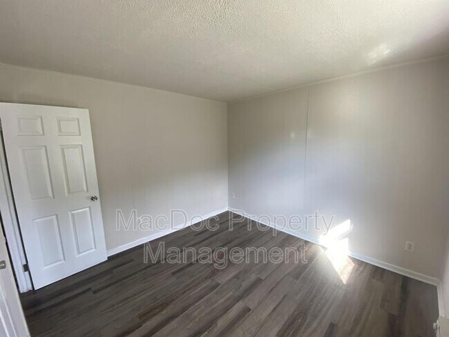 Building Photo - 114-116 Loch Lane Drive Apt 8