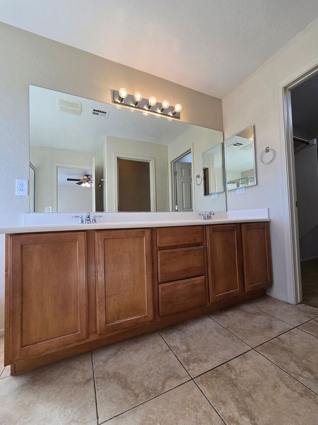 Building Photo - An Amazing 3 Bedroom, 2 Story Home in Silverstone Ranch.