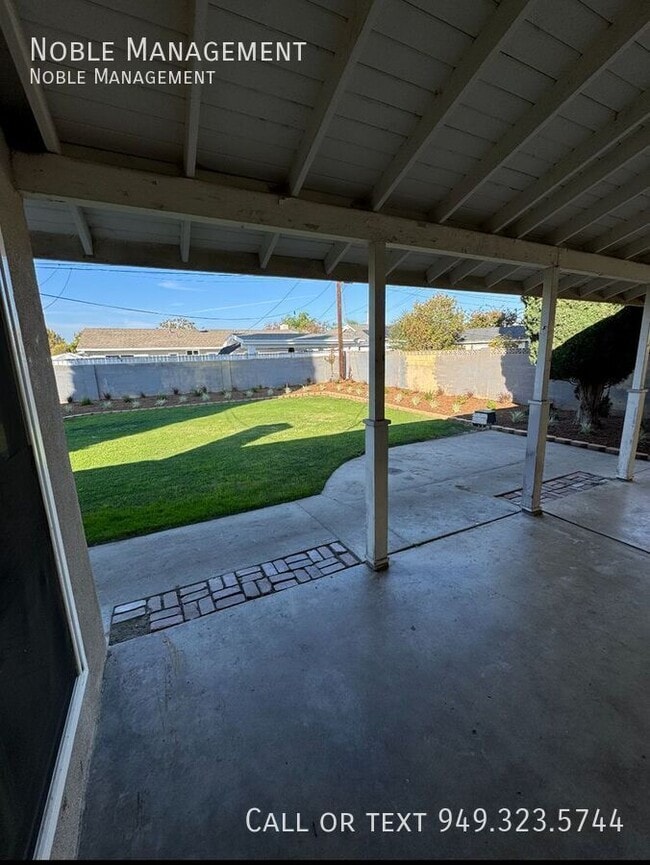 Building Photo - 1435 E Chestnut Ave