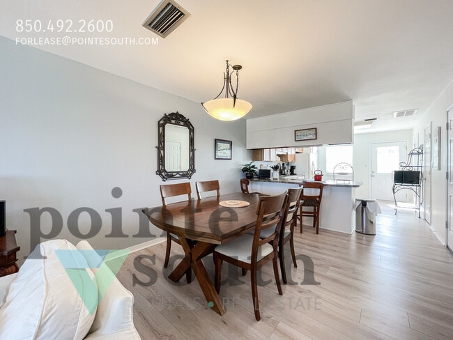 Building Photo - 13948 River Rd