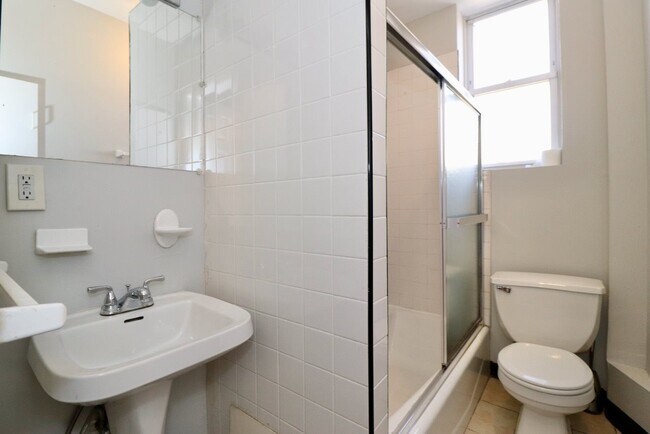 Building Photo - 415 1st St