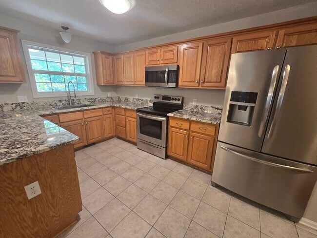 Building Photo - 3910 Sarasota Dr