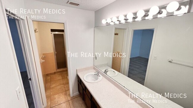 Building Photo - 1009 Alfred Dr