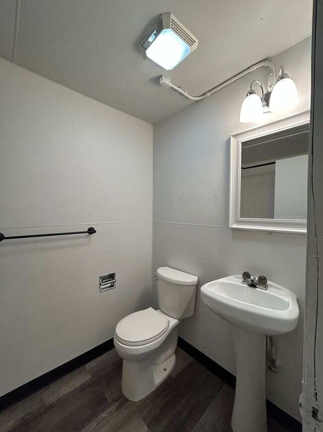 Building Photo - 928ru