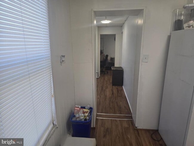 Building Photo - 82 N Sycamore Ave