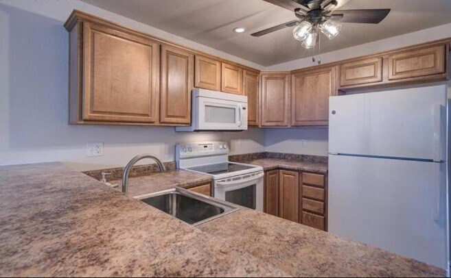 Building Photo - 6829 Overland Dr