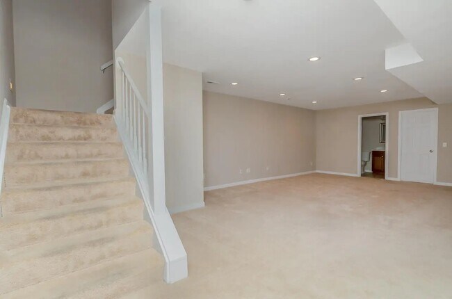 Building Photo - 1703 Cottontail Dr
