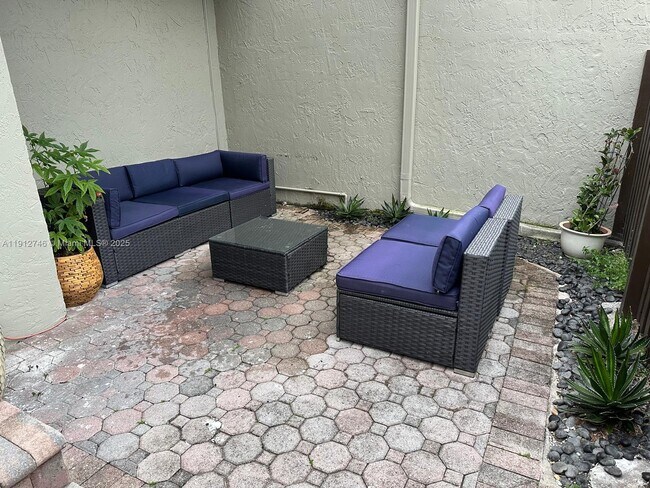 Building Photo - 10040 NW 9th St Cir