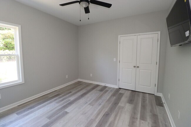 Building Photo - Student-Friendly 4BR/4BA Home in Downtown ...