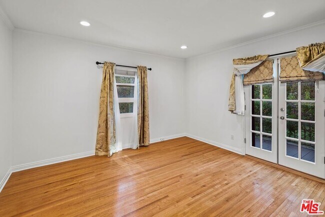 Building Photo - 10497 Kinnard Ave