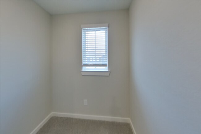 Building Photo - 9835 Willow Creek Commerce Dr