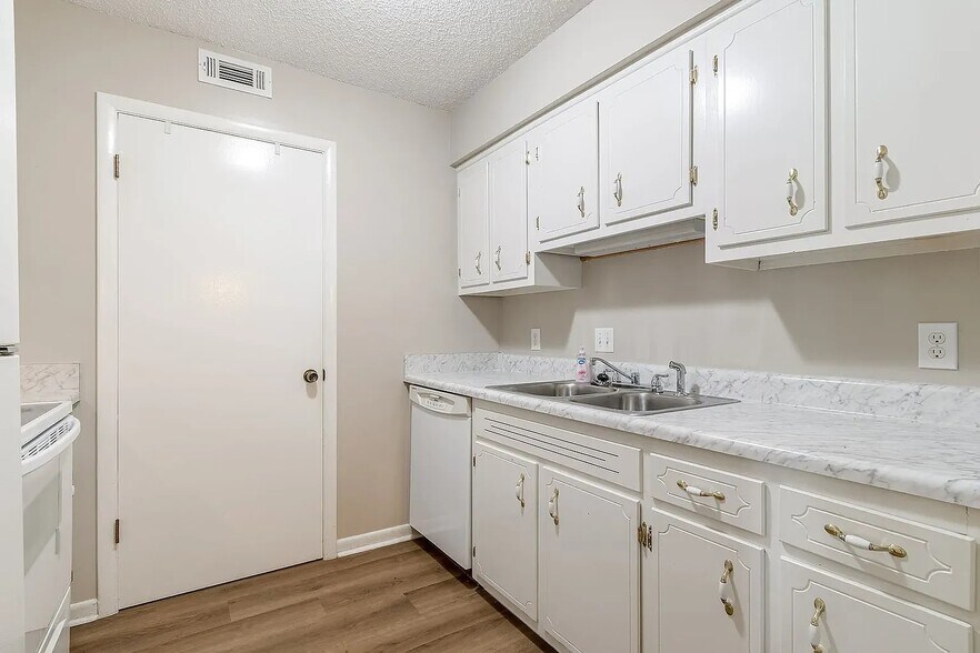 Building Photo - 2929 Selena Dr