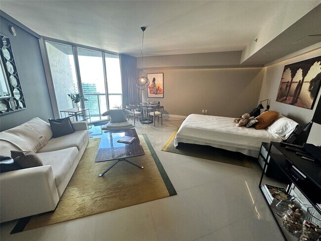 Building Photo - 475 Brickell Ave