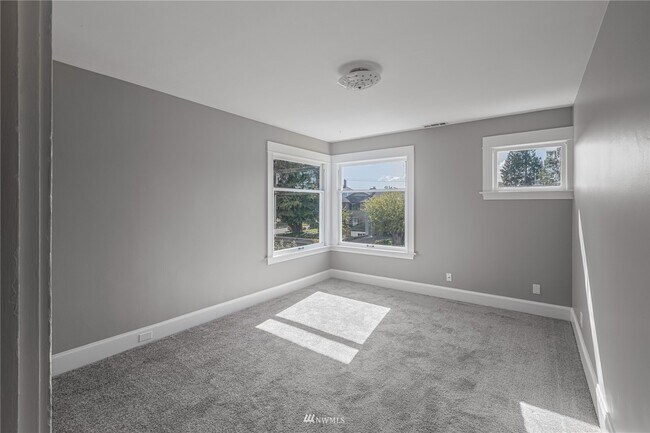 Building Photo - 2123 Hoyt Ave