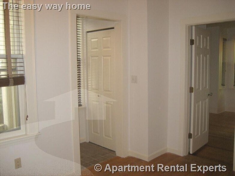 Building Photo - 339 Broadway