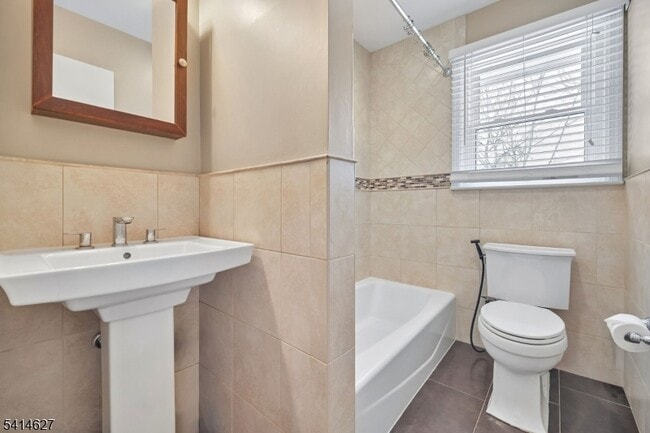 Building Photo - 149 Hillside Ave