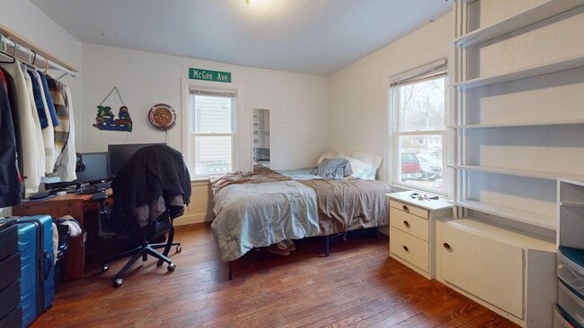 Building Photo - 147 Campus Ave
