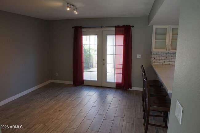 Building Photo - 4501 S Mill Ave