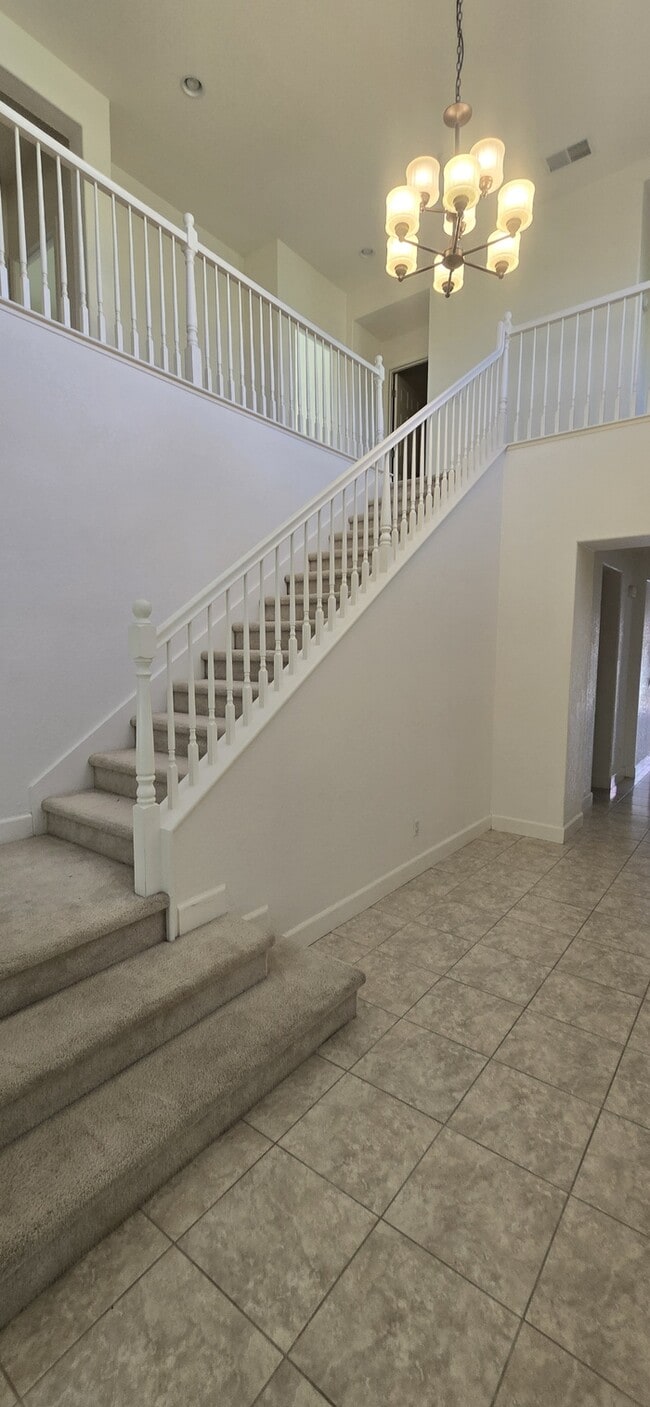 Building Photo - Elegant 4 Bedroom 4 Bath Mountain House So...