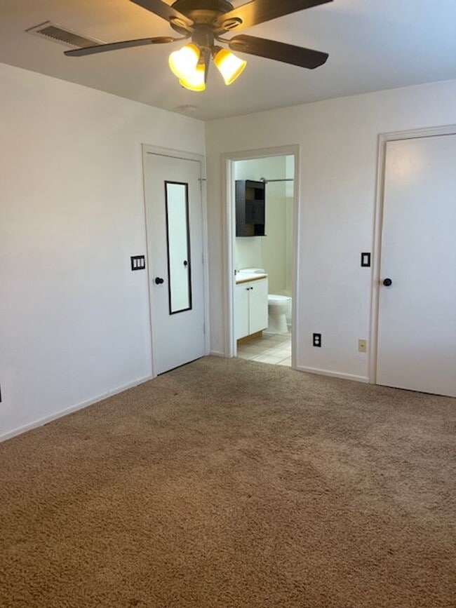 Building Photo - Small home with all appliances!