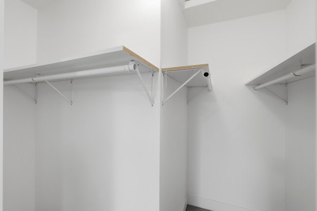 Building Photo - 763 Wellington Ave