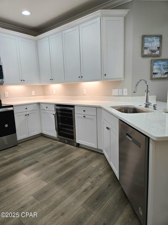 Building Photo - 8645 Weekend Dr