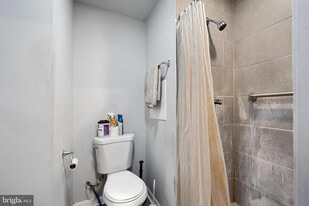 Building Photo - 1610 Dyre St