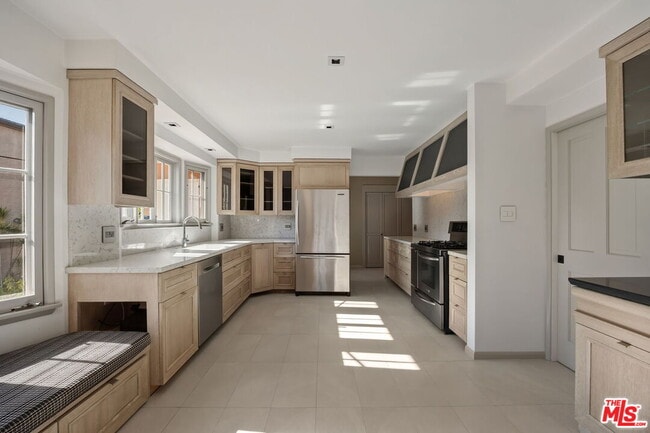 Building Photo - 450 Smithwood Dr