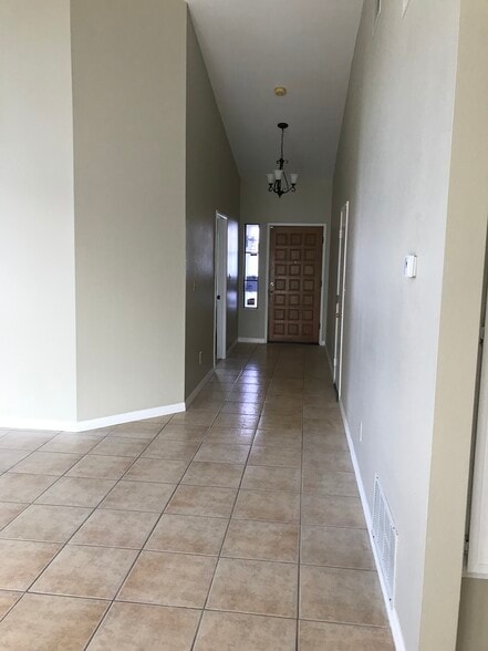 Entry way - 1964 Paseo del Rey