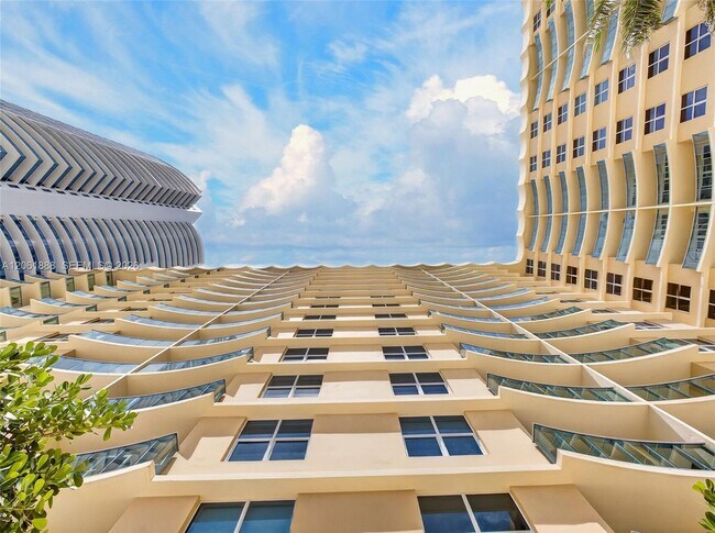Building Photo - 2501 S Ocean Dr