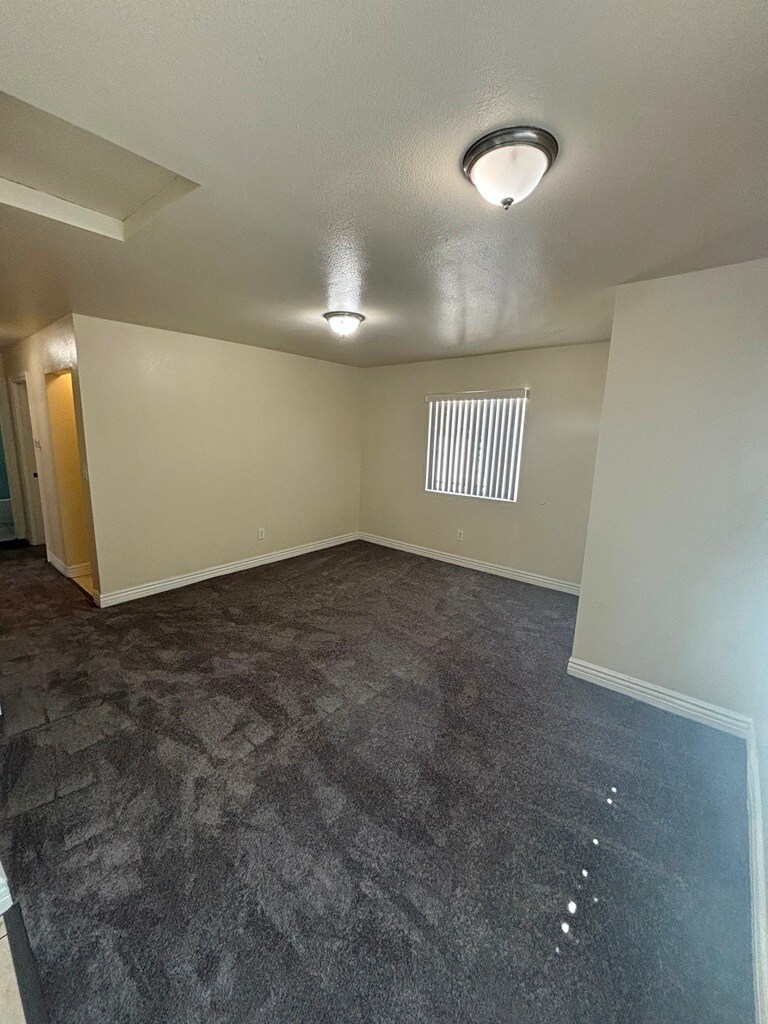 Building Photo - 327 E 106th St