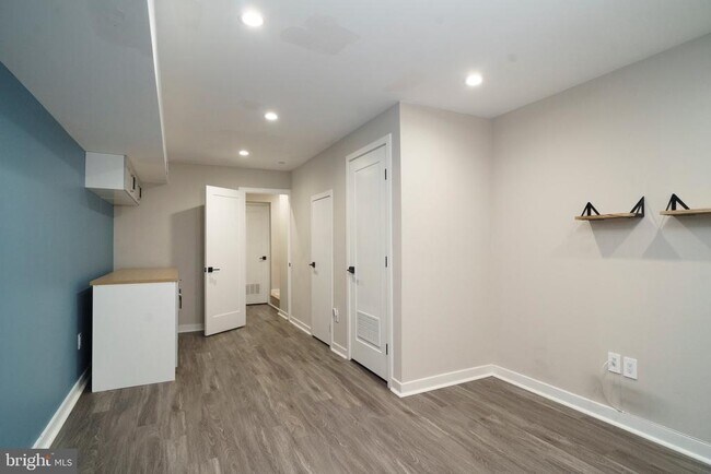Building Photo - 1449 N Myrtlewood St