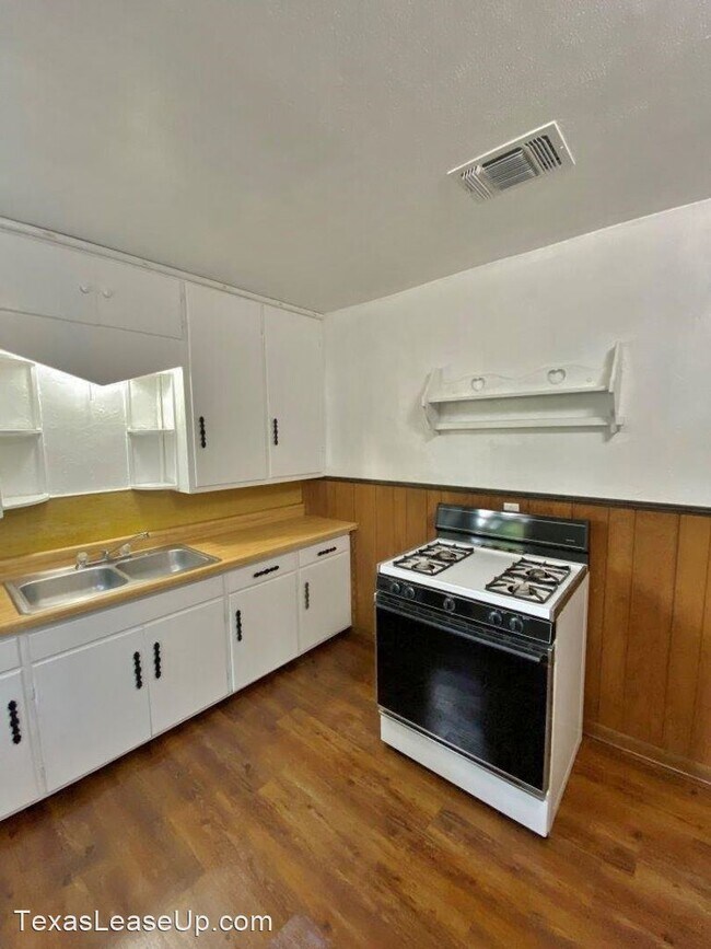 Building Photo - 2 br, 1 bath House - 2031 Katy St