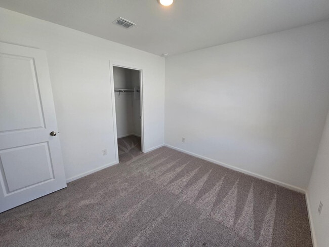 Building Photo - 736 Dylan Ct