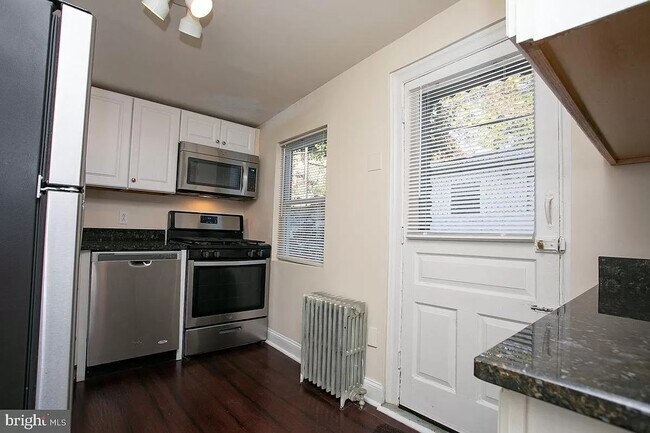 Primary Photo - 126 Grape St