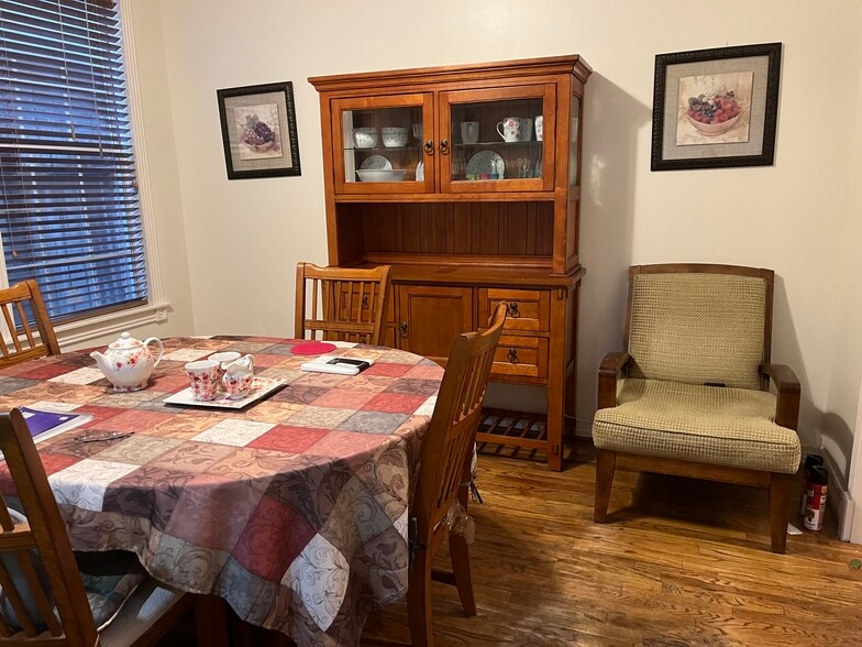 Building Photo - 6855 Bellgreen Dr