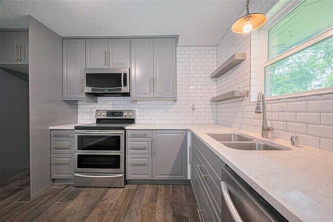 Building Photo - 9011 Bintliff Dr