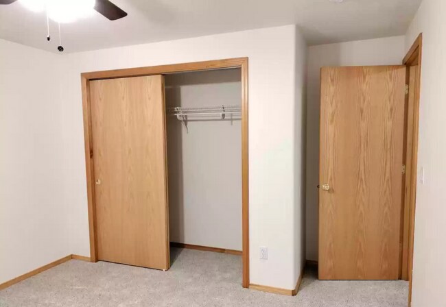 Building Photo - Spacious, updated home with A/C in SW Bend!