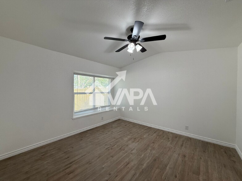 Building Photo - 4135 Sunrise Glade Dr