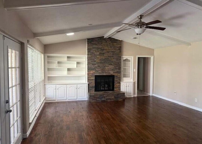 Building Photo - 14922 Hillcrest Avenue
