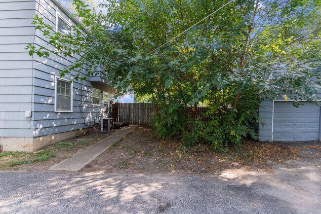 Building Photo - Floyd Street Duplexes