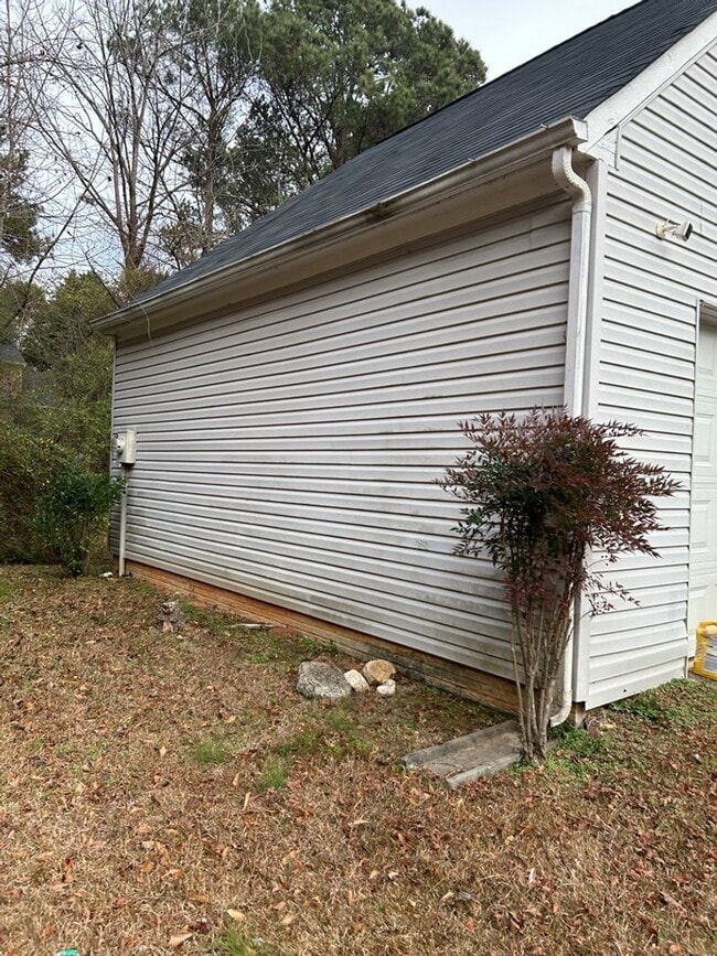 Building Photo - COMING SOON! Cozy 3BR 2.5BA Home w/ 2-Car Garage in Lithonia