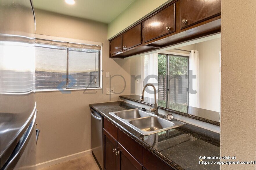 Building Photo - 2903 Parker Ln