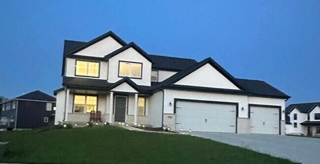 Primary Photo - 1844 Spartan Dr