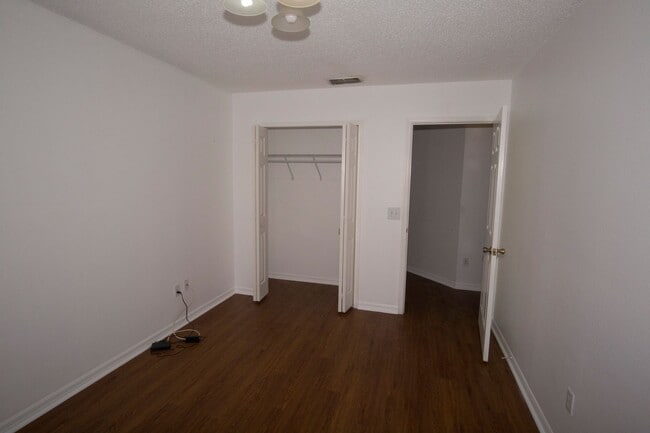 Building Photo - 3/2.5 with 2-car garage in Maitland